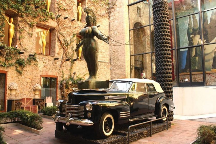 cadillac de dali au musée de figueras