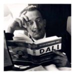 dali lisant un livre